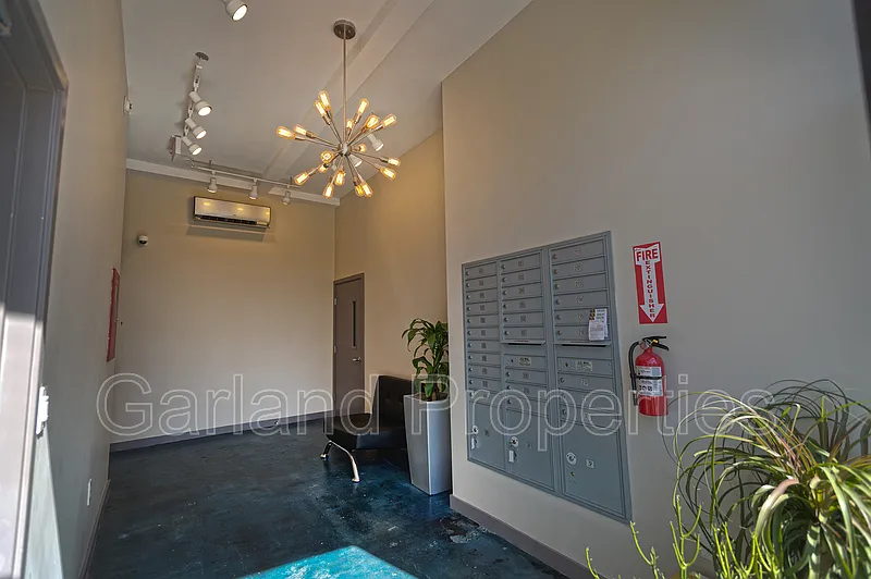 Studio, 1.0 bath, 475 sqft, $970 — Photo 2