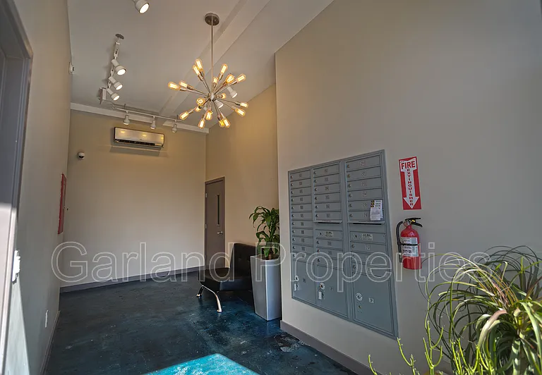 631 Campbell Ave SW #211 — Photo 2