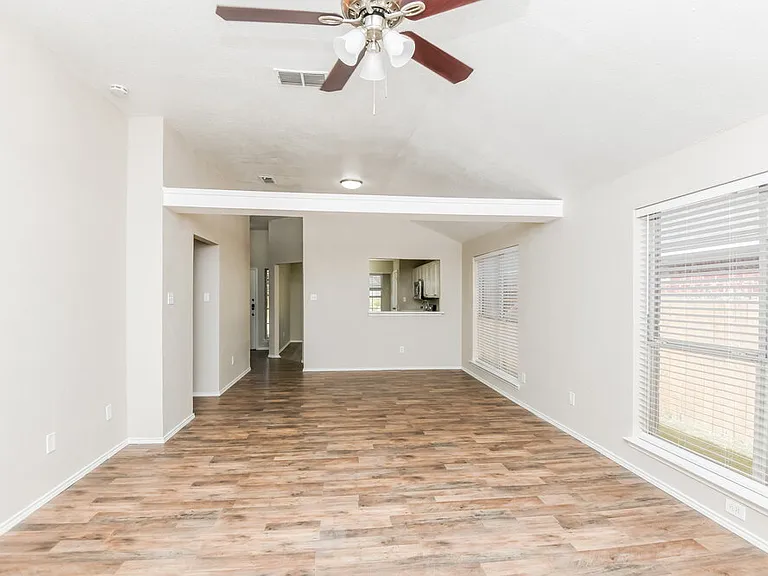 10217 Cypress Hills Dr — Photo 6