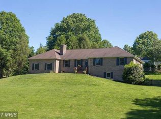 7203 Manor House Dr, Warrenton, VA 20187