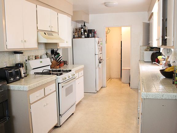 4th image of 10848 Orion Ave