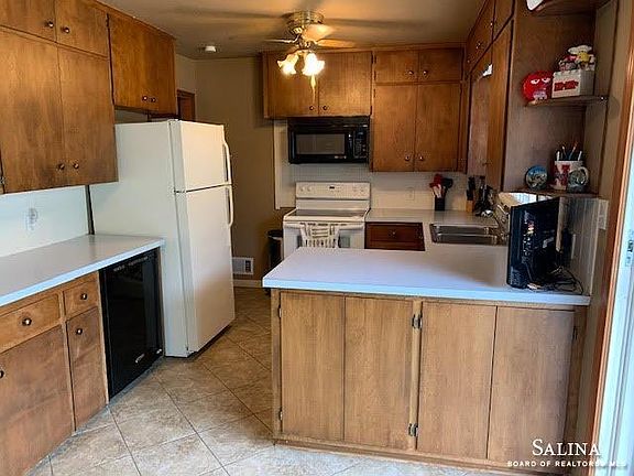 5th image of 861 Pearl Ave