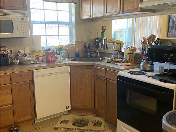 3rd image of 138 N Kanaio Dr APT B