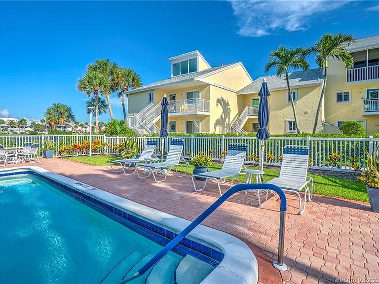 5601 NE Gulfstream Way — Photo 7