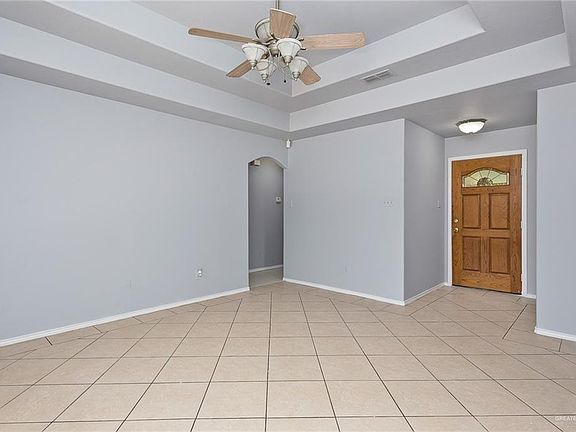 2nd image of 610 Royal Palm St