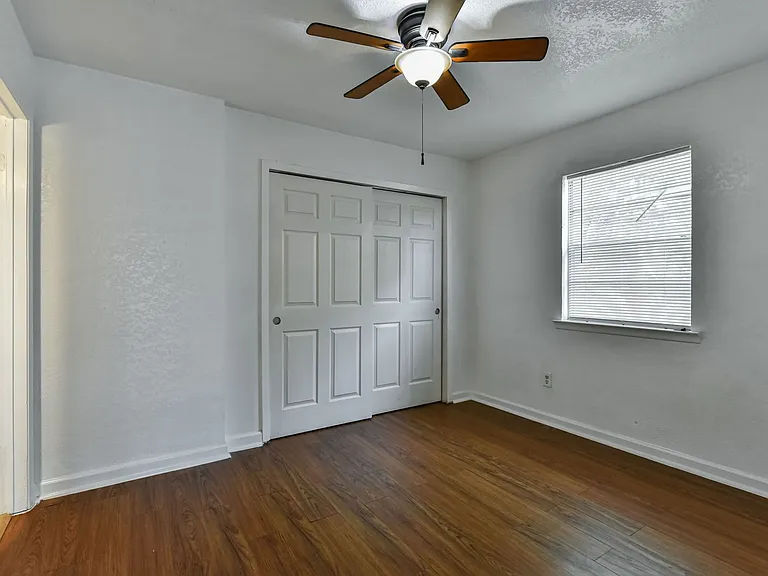 1128 Royal Crest Dr — Photo 21