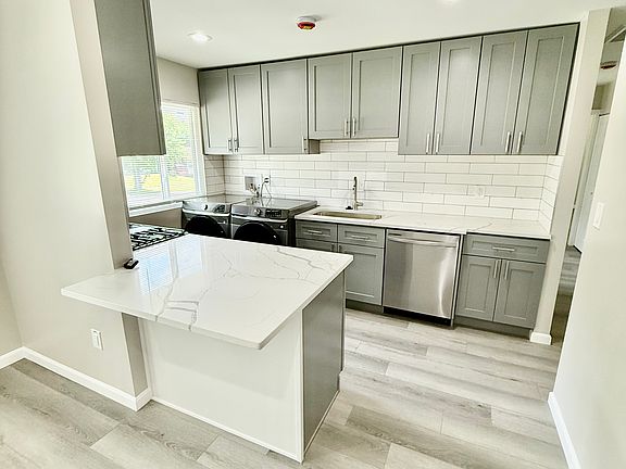 4th image of 9677 Cedarhurst Dr