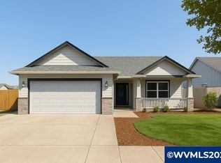 961 S 9th St, Harrisburg, OR 97446