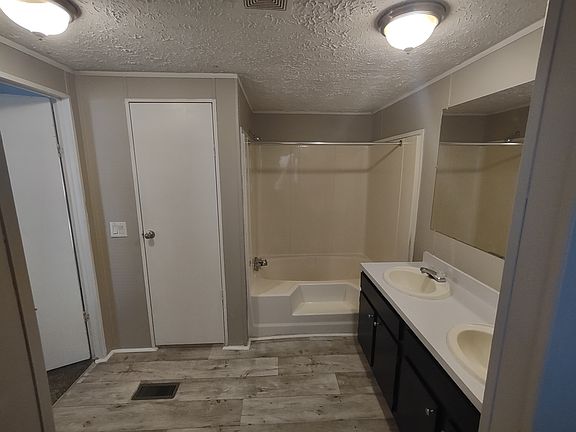 5th image of 264 Sweetwater Cir #264
