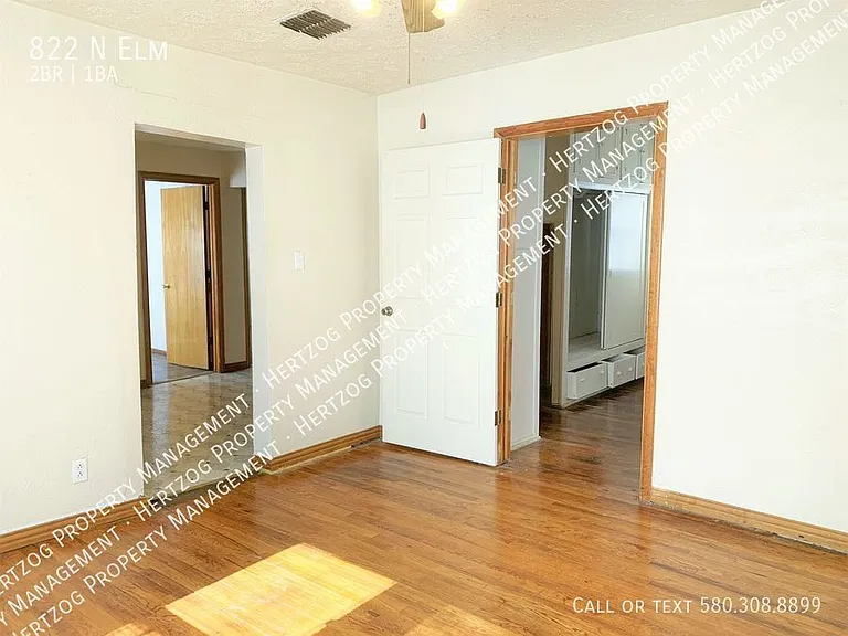822 N Elm St — Photo 7