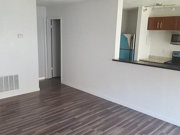 4th image of 274 115th Ave N APT 3