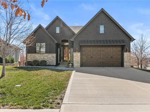 1600 NE Woodland Shores Cir, Lees Summit, MO 64086