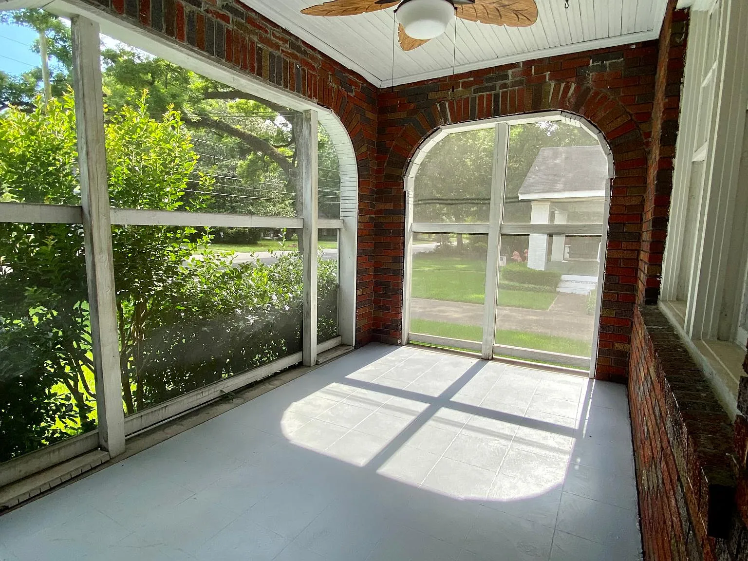 943 E Fairview Ave — Photo 4