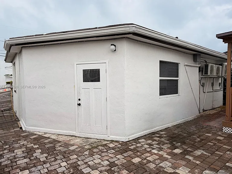 6801 SW 22nd St #- — Photo 3