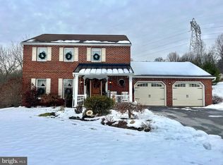 5030 Hill Rd, Mohnton, PA 19540