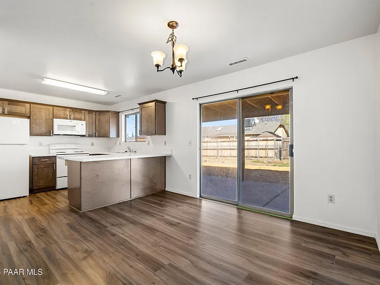 4517 N Sauter Dr — Photo 5