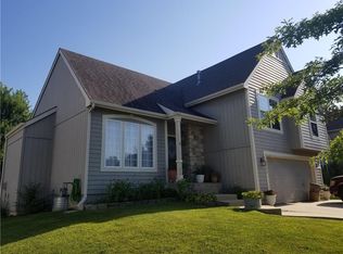 1027 E Cottage Creek Cir, Gardner, KS 66030