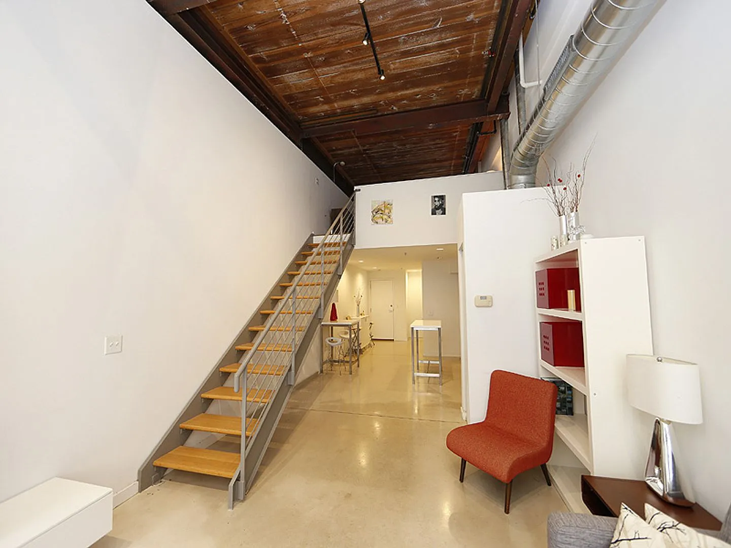 807 E Main St — Photo 3