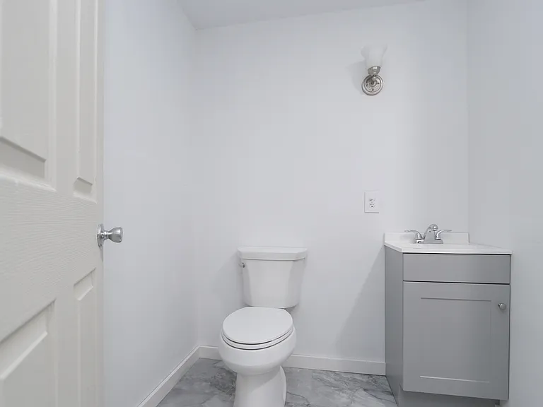 177 Thompson St — Photo 35