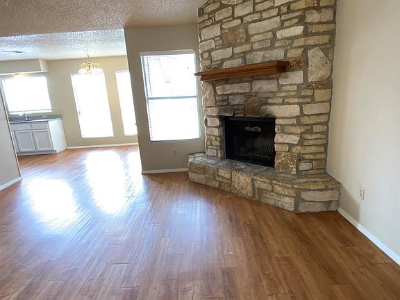 3rd image of 605 Riverwood Dr