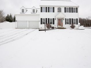 56 Towpath Ln, Waterford, NY 12188