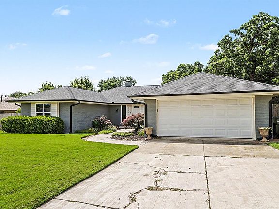2nd image of 1316 Mockingbird Ln