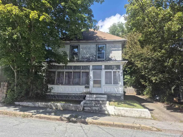 30 Phoenix St, Bridgewater, NS B4V 2H7