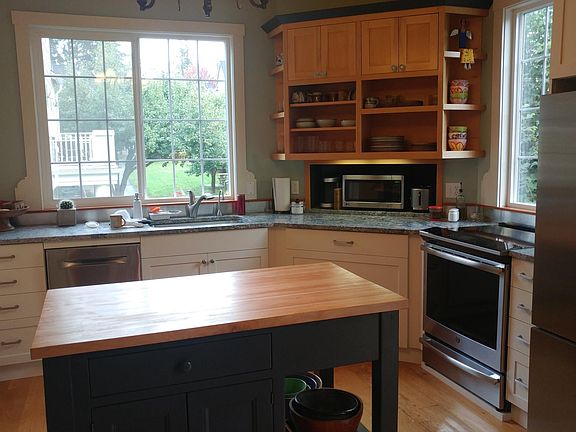 2nd image of 304 Wyatt Way NE