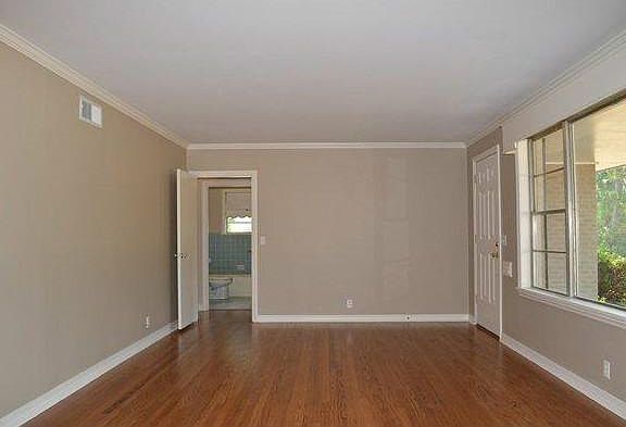 5th image of 514 College Ln