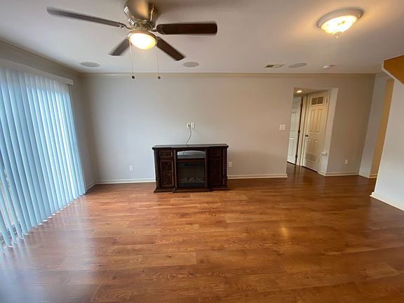 3rd image of 24623 Margaret Dr #B