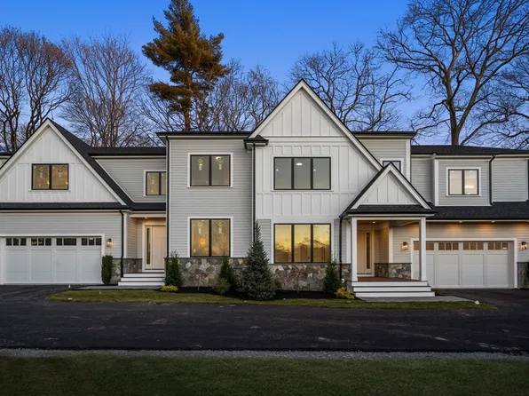 1058 Beacon St #2, Newton Center, MA 02459