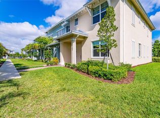 4144 Greenway Dr, Hollywood, FL 33021