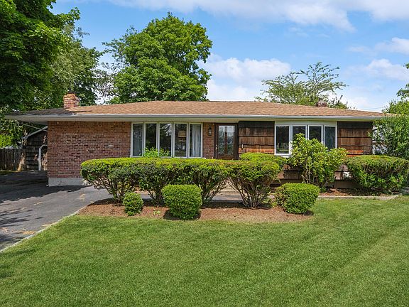 2nd image of 341 Moriches Rd