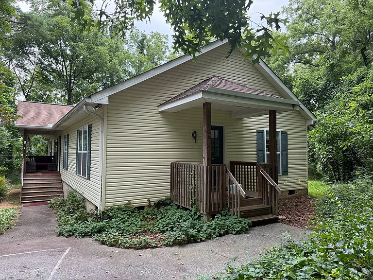 4 Greenbriar Rd #B — Photo 1