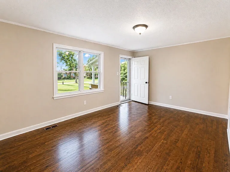 2042 Highway 70 E — Photo 2