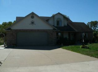 633-634 Weeks Dr, Mendon, IL 62351