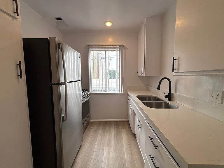 7044 Lanewood Ave — Photo 32