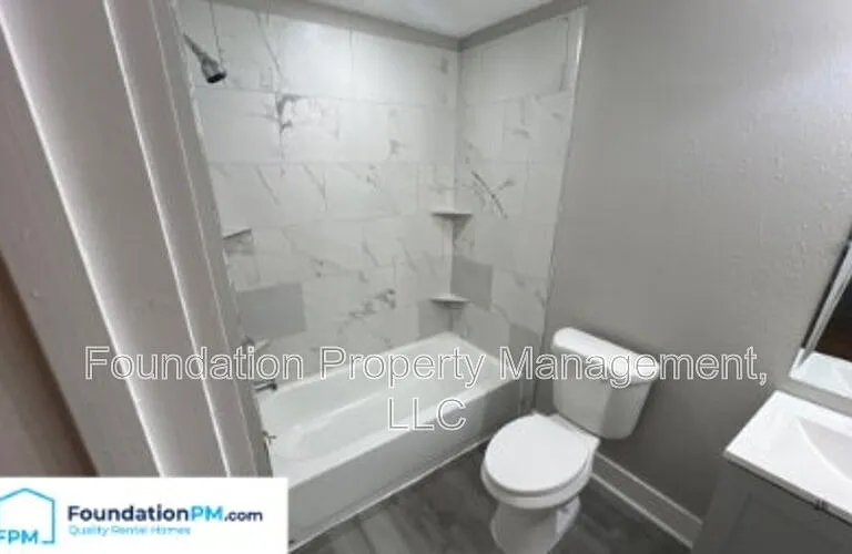 790 S Pkwy E — Photo 16