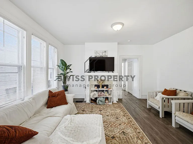 2211 Summit St — Photo 19