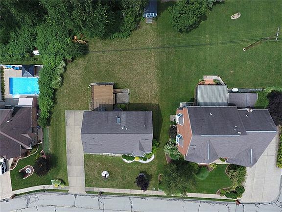 3rd image of 205 Villa Manor Dr