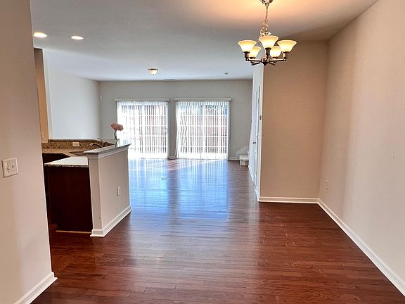 4th image of 1216 Kingston Grove Dr