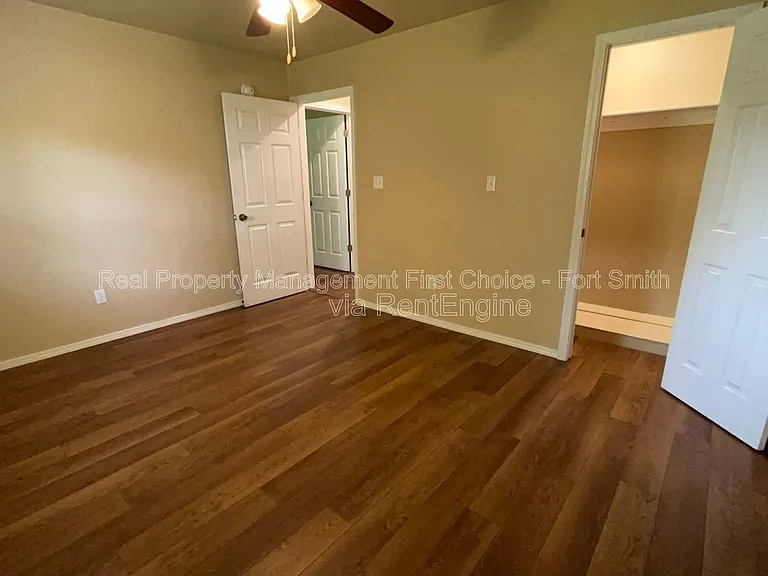 16 Charmont Dr — Photo 25