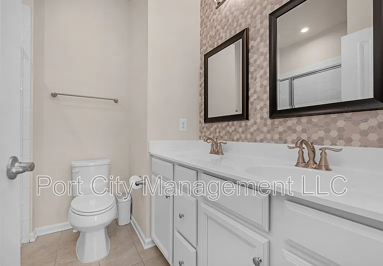 133 S Macon St — Photo 14