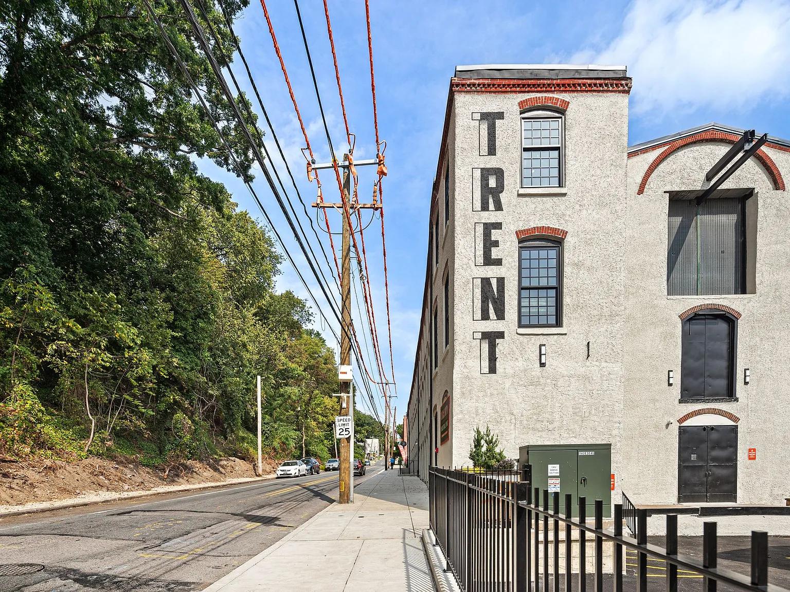 Trent Manayunk — Photo 2