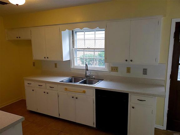 5th image of 2760 Old Orchard Ln