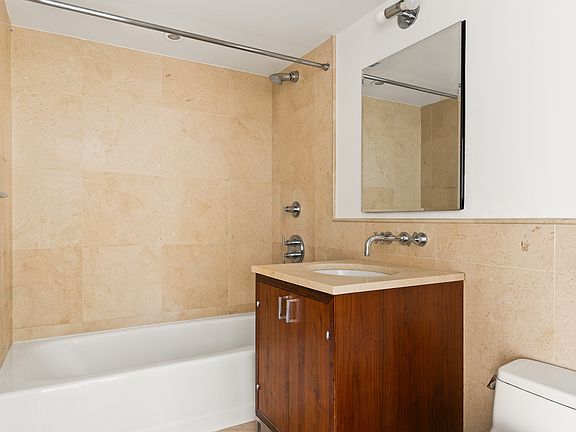 4th image of 200 E 66th St APT A1705