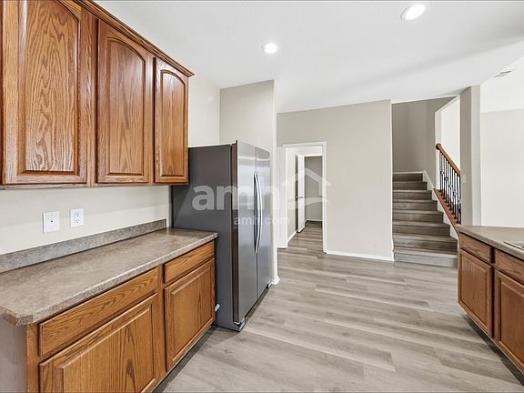 4th image of 1100 Oakbrook St