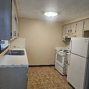 1st image of 104 Coe St #1/2