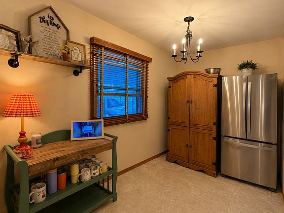 5th image of 425 N Summers St