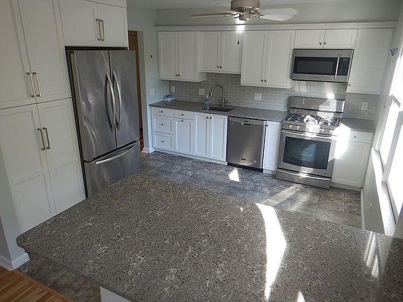3rd image of 647 N Meadow Dr